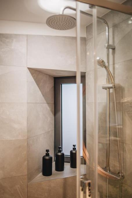 Appartement La Vie en Rose - Luxe, calme&hypercentre - 3* à Annecy Extérieur photo